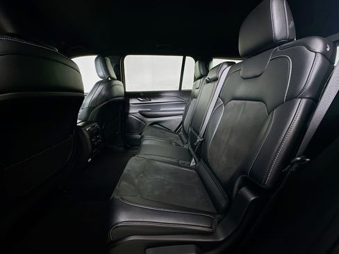 Used 2024 Jeep Grand Cherokee L Laredo image 27