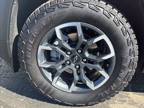 Used 2026 Chevrolet Equinox ACTIV image 9