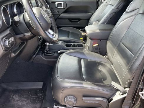 Used 2020 Jeep Gladiator Overland AWD/4WD image 17