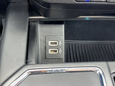 Used 2019 Ford F150 Lariat w/ Equipment Group 502A Luxury AWD/4WD image 38