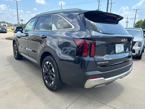 Used 2025 Kia Sorento S w/ Panoramic Sunroof Package FWD image 6