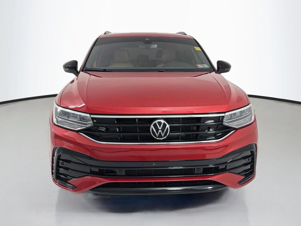 Used 2024 Volkswagen Tiguan SE R-Line AWD/4WD image 2
