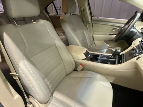 Used 2016 Ford Taurus SE image 13