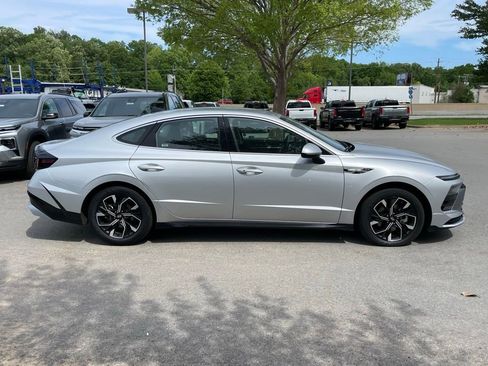Used 2025 Hyundai Sonata SEL FWD image 8