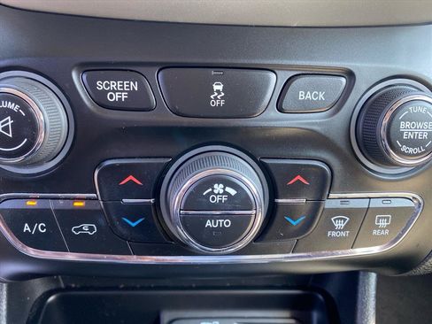 Used 2018 Jeep Cherokee Limited AWD/4WD image 14