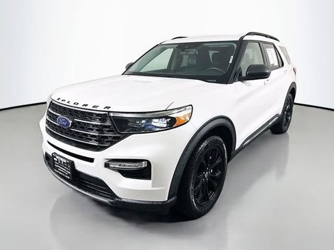 Used 2021 Ford Explorer XLT w/ Equipment Group 202A AWD/4WD image 3