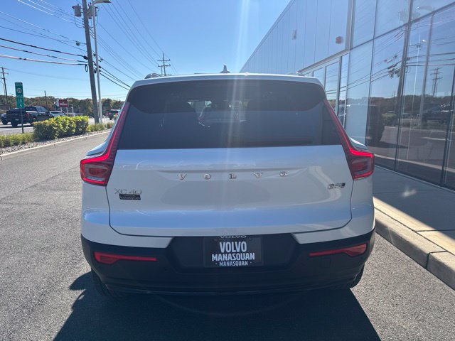 Used 2026 Volvo XC40 B5 Plus AWD/4WD image 4
