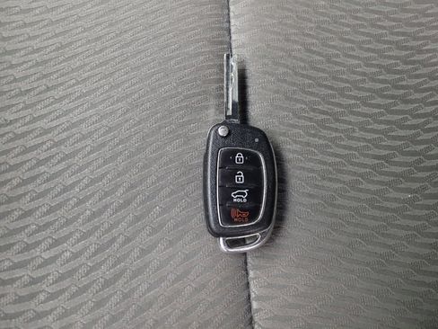 Used 2018 Hyundai Santa Fe Sport image 32