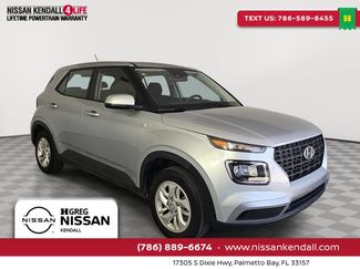 Used 2023 Hyundai Venue SE FWD video 1