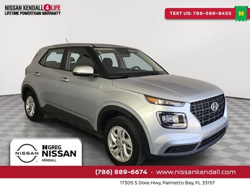 Used 2023 Hyundai Venue SE FWD image 1