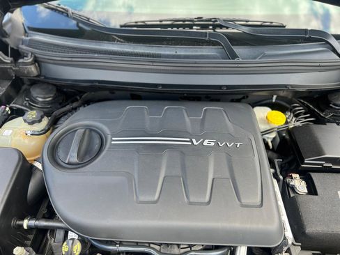 Used 2018 Jeep Cherokee Overland w/ Technology Group AWD/4WD image 48