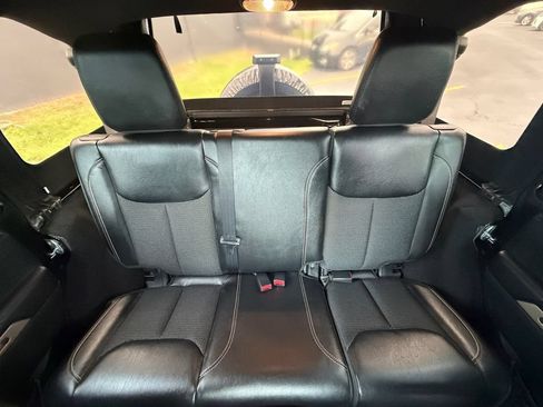 Used 2017 Jeep Wrangler Unlimited Sahara AWD/4WD image 35