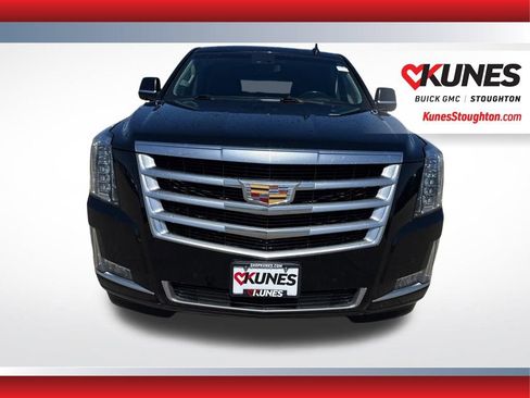 Used 2017 Cadillac Escalade Luxury image 3