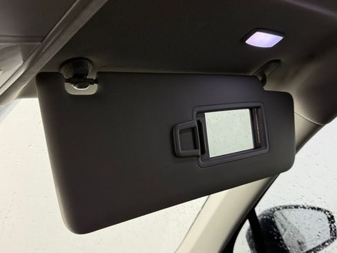 Used 2018 Volkswagen Tiguan SEL Premium image 30