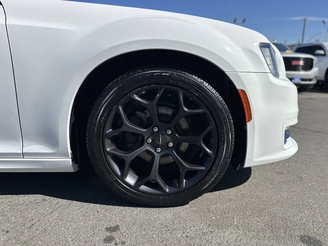 Used 2020 Chrysler 300 S w/ S Model Appearance Package RWD image 8