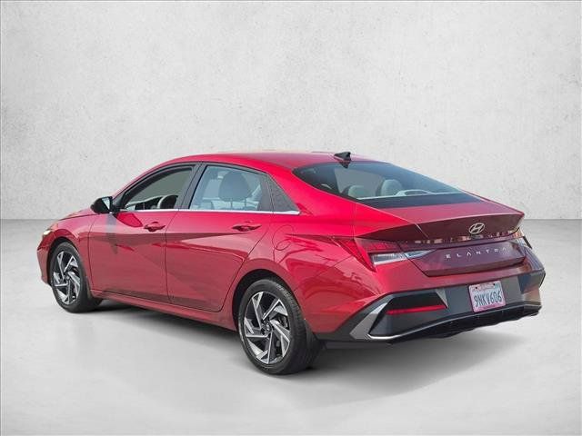 Used 2024 Hyundai Elantra SEL w/ Convenience Package FWD image 8