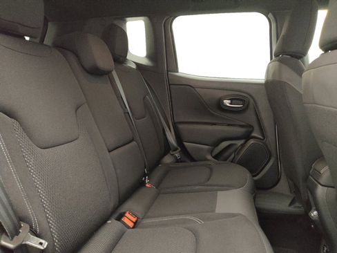 Used 2022 Jeep Renegade Altitude w/ Convenience Group AWD/4WD image 19