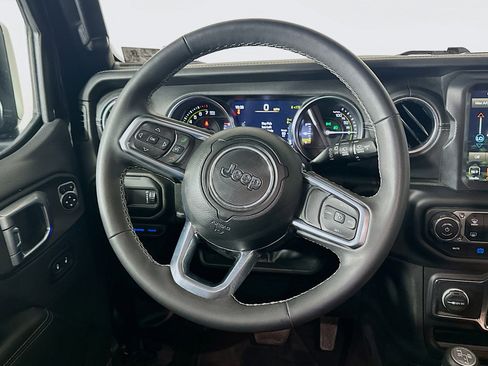Used 2023 Jeep Wrangler Unlimited Sahara w/ Cold Weather Group AWD/4WD image 17