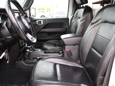 Used 2022 Jeep Wrangler Unlimited Sahara AWD/4WD image 34