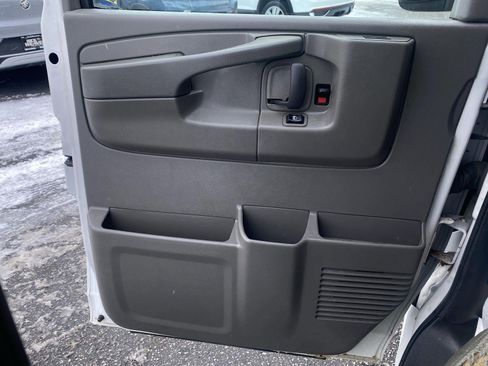 Used 2015 GMC Savana 2500 image 11