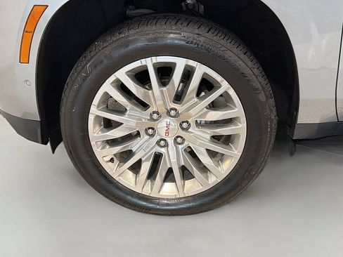 Used 2025 GMC Yukon XL Denali AWD/4WD image 43