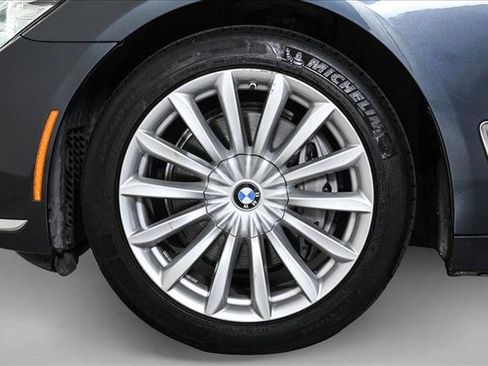 Used 2018 BMW 740i xDrive image 25