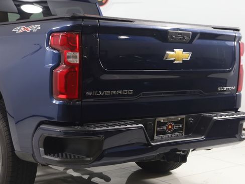 Used 2021 Chevrolet Silverado 1500 Custom AWD/4WD image 21