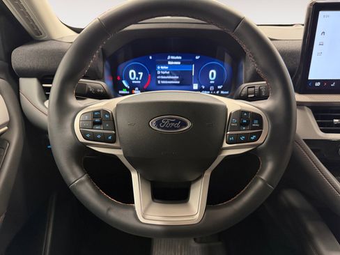 Used 2025 Ford Explorer Active image 15