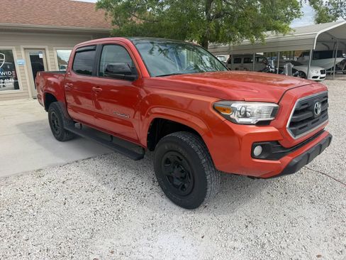 Used 2016 Toyota Tacoma SR5 w/ Towing Package RWD image 2