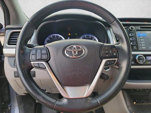 Used 2018 Toyota Highlander Limited image 16