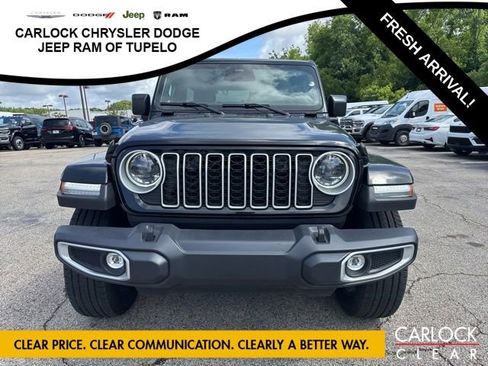 Used 2025 Jeep Wrangler Unlimited Sahara AWD/4WD image 3