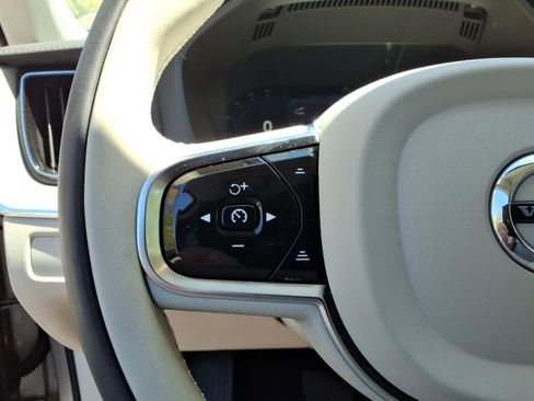 Certified 2024 Volvo XC60 B5 Ultimate w/ Protection Package Premier AWD/4WD image 25
