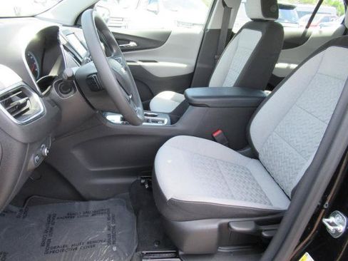 Used 2024 Chevrolet Equinox LS w/ Driver Confidence II Package FWD image 17
