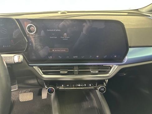 Used 2024 Chevrolet Equinox EV LT image 21