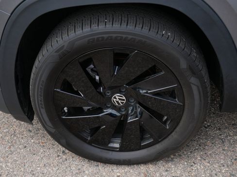 Used 2024 Volkswagen Atlas Cross Sport SE AWD/4WD image 15
