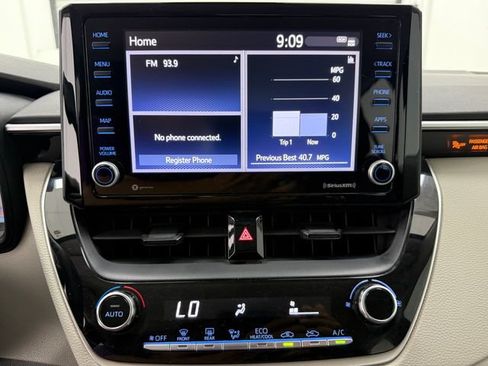 Used 2022 Toyota Corolla LE FWD image 9