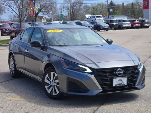 Used 2025 Nissan Altima 2.5 S FWD image 4