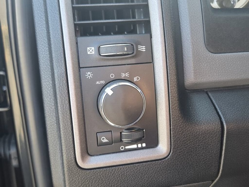 Used 2016 RAM 3500 Tradesman w/ Chrome Appearance Group RWD image 30