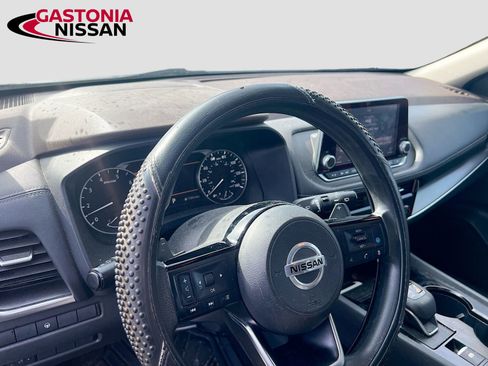 Used 2021 Nissan Rogue SV image 11