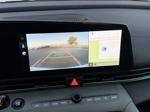 Used 2025 Hyundai Elantra Limited image 17