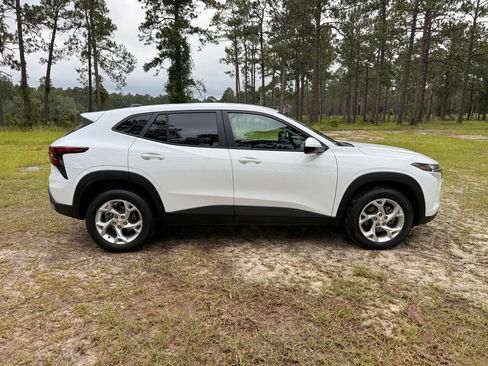 Used 2024 Chevrolet Trax LS w/ LS Convenience Package FWD image 6