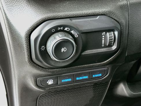 Used 2023 Jeep Wrangler Unlimited Sahara w/ Cold Weather Group AWD/4WD image 16