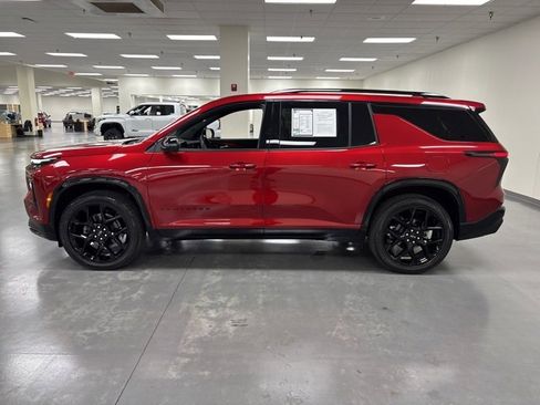 Used 2024 Chevrolet Traverse RS image 4