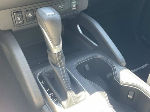 Used 2024 Nissan Frontier SV w/ SV Convenience Package image 21