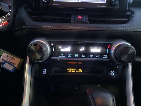 Used 2021 Toyota RAV4 LE image 25