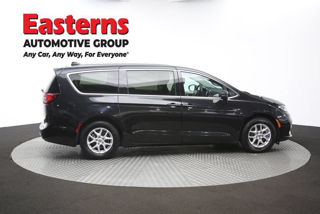Used 2023 Chrysler Pacifica Touring-L FWD image 48