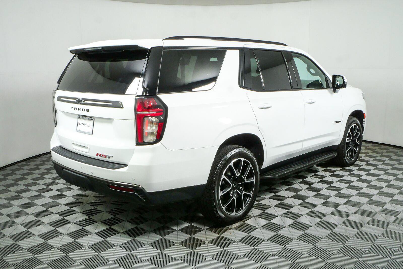 Used 2021 Chevrolet Tahoe RST w/ Luxury Package RWD image 3