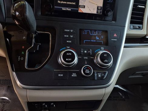 Used 2015 Toyota Sienna XLE w/ XLE Navigation Package FWD image 9