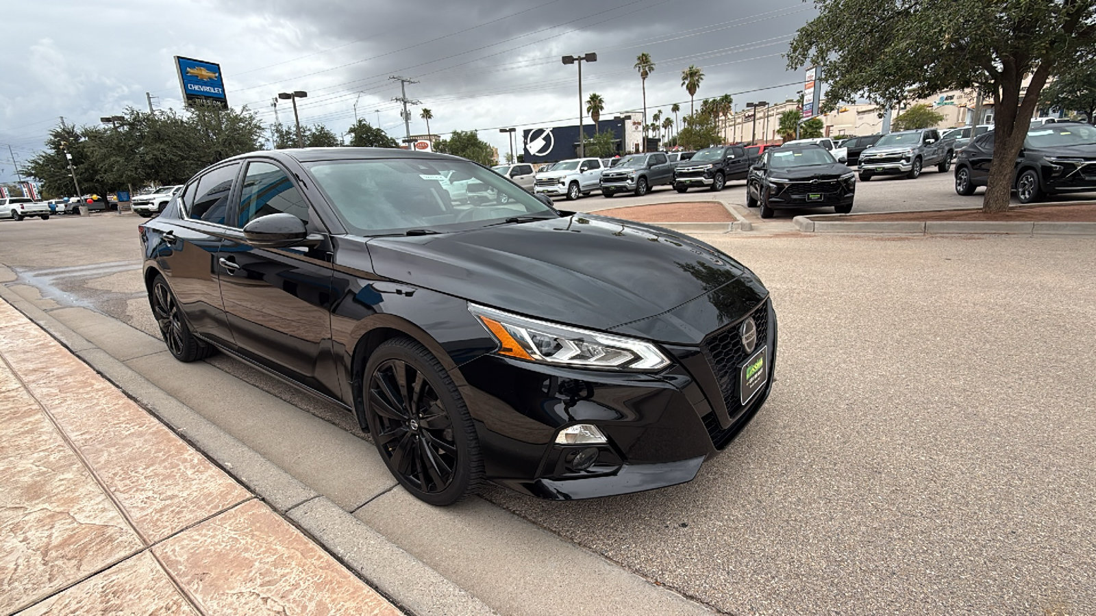Used 2022 Nissan Altima 2.5 SR w/ Midnight Edition Package FWD image 7