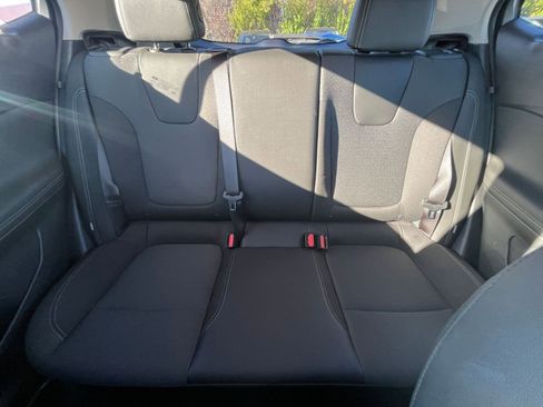 Used 2025 Buick Encore GX Preferred image 37